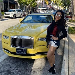 Meet your Posher, Adriana